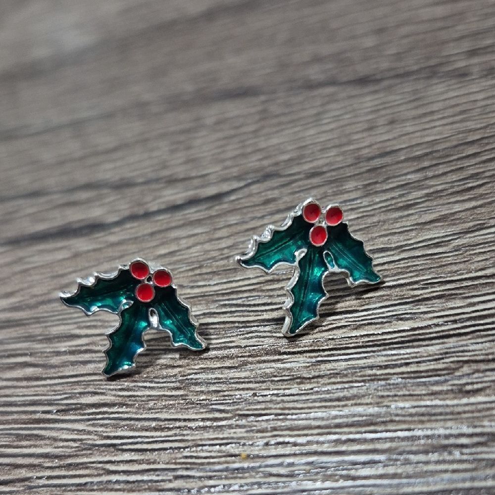 ♡♡♡Holly Berry Christmas | Green and Red Enamel Silver Tone  Stud Earrings